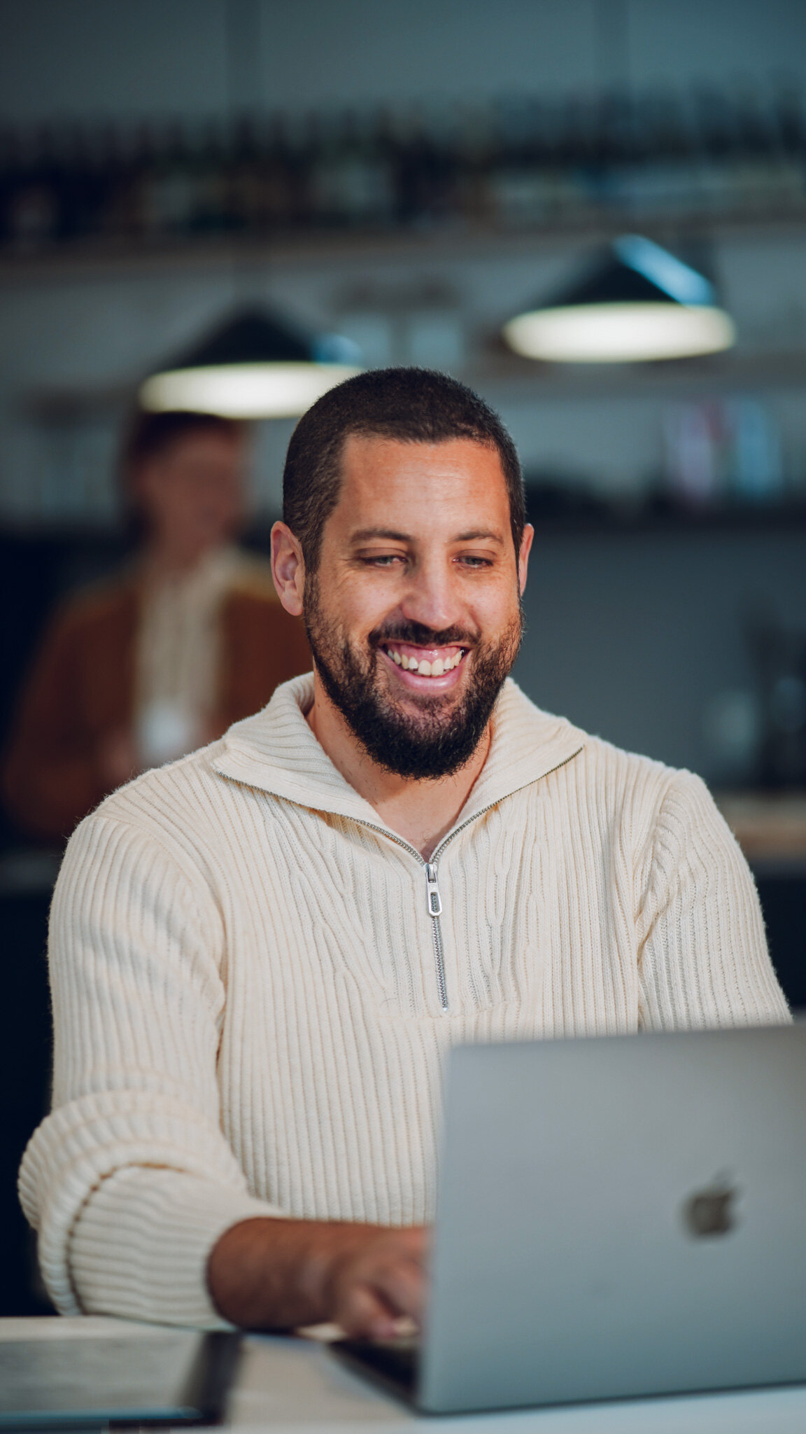 André Guzman in einer Arbeitssituation